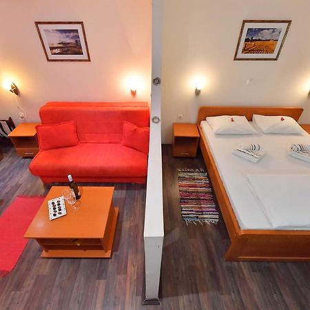 Apartments & Accommodation Stojic Novi Sad Bagian luar foto