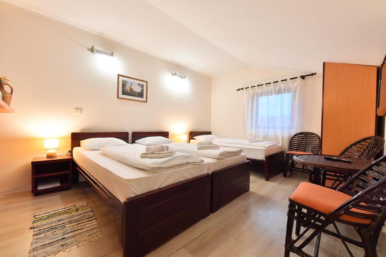 Apartments & Accommodation Stojic Novi Sad Bagian luar foto