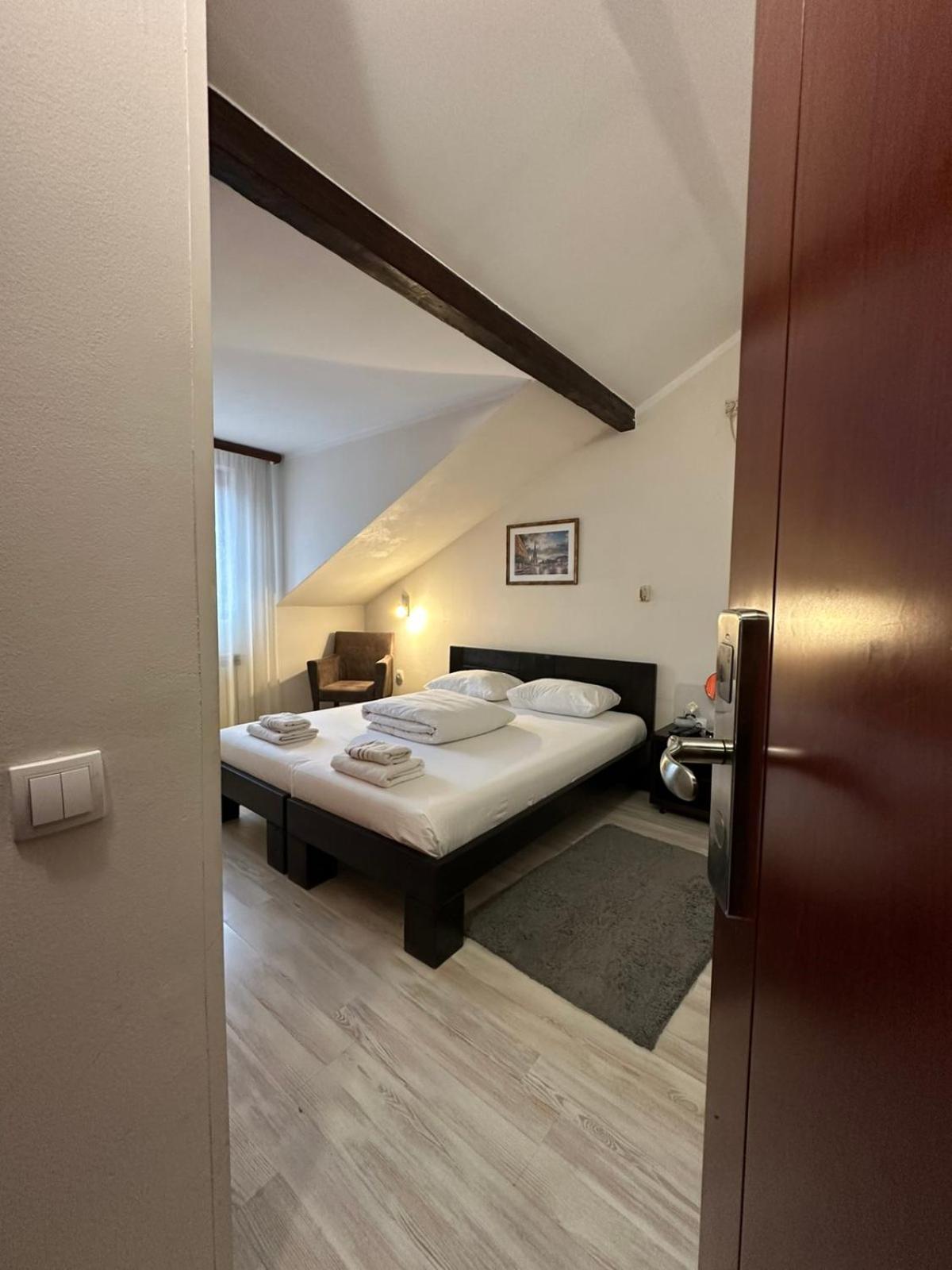 Apartments & Accommodation Stojic Novi Sad Ruang foto