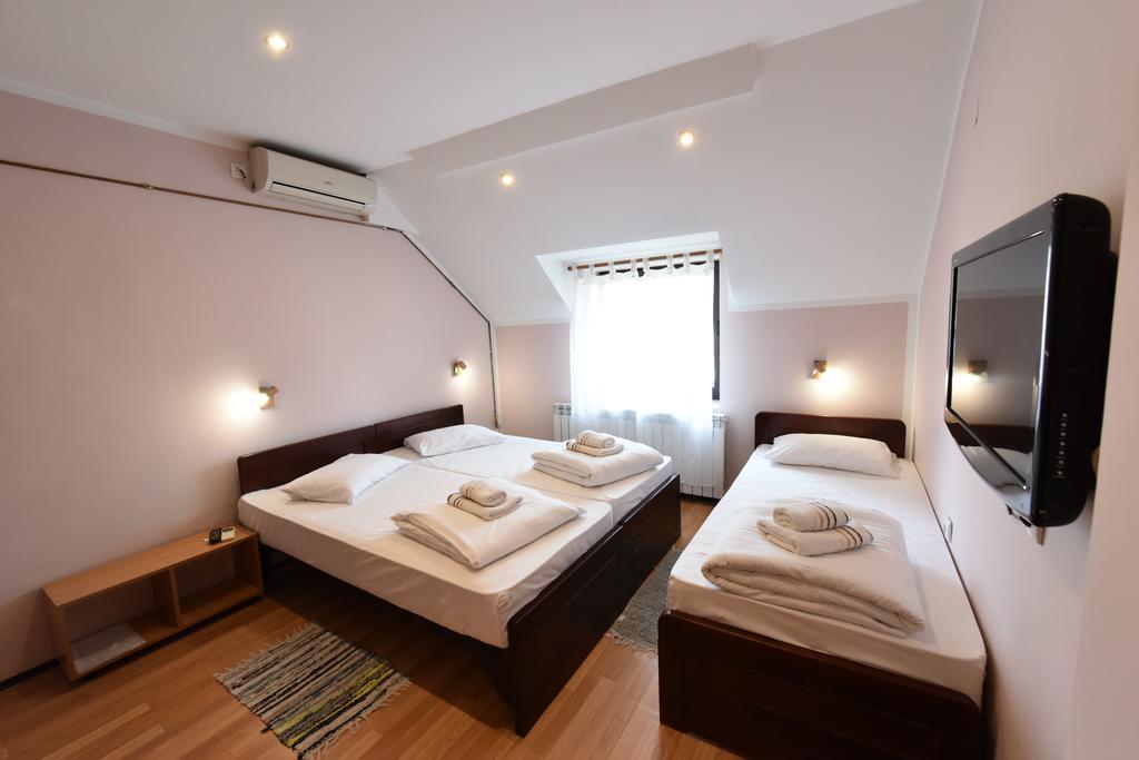 Apartments & Accommodation Stojic Novi Sad Bagian luar foto