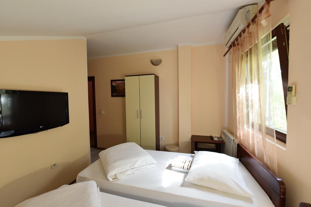 Apartments & Accommodation Stojic Novi Sad Bagian luar foto